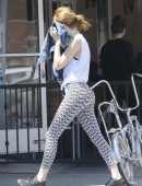 Emma-Stone-Booty-in-Tights-852