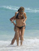 Fergie-in-Bikini-10