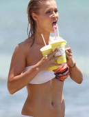 Joanna-Krupa-in-Bikini-in-Miami-16