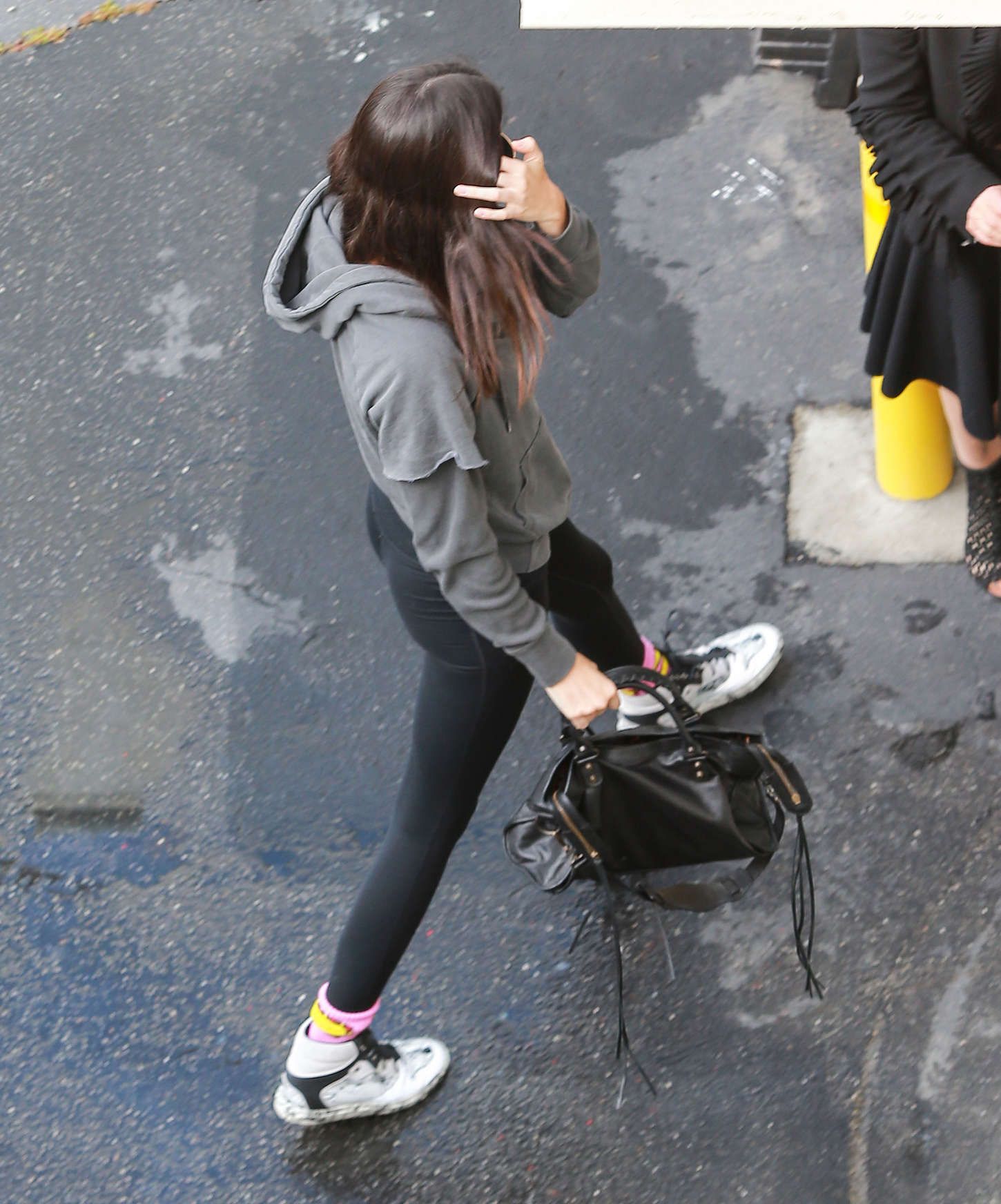Kendall-Jenner-Booty-in-Tights-301