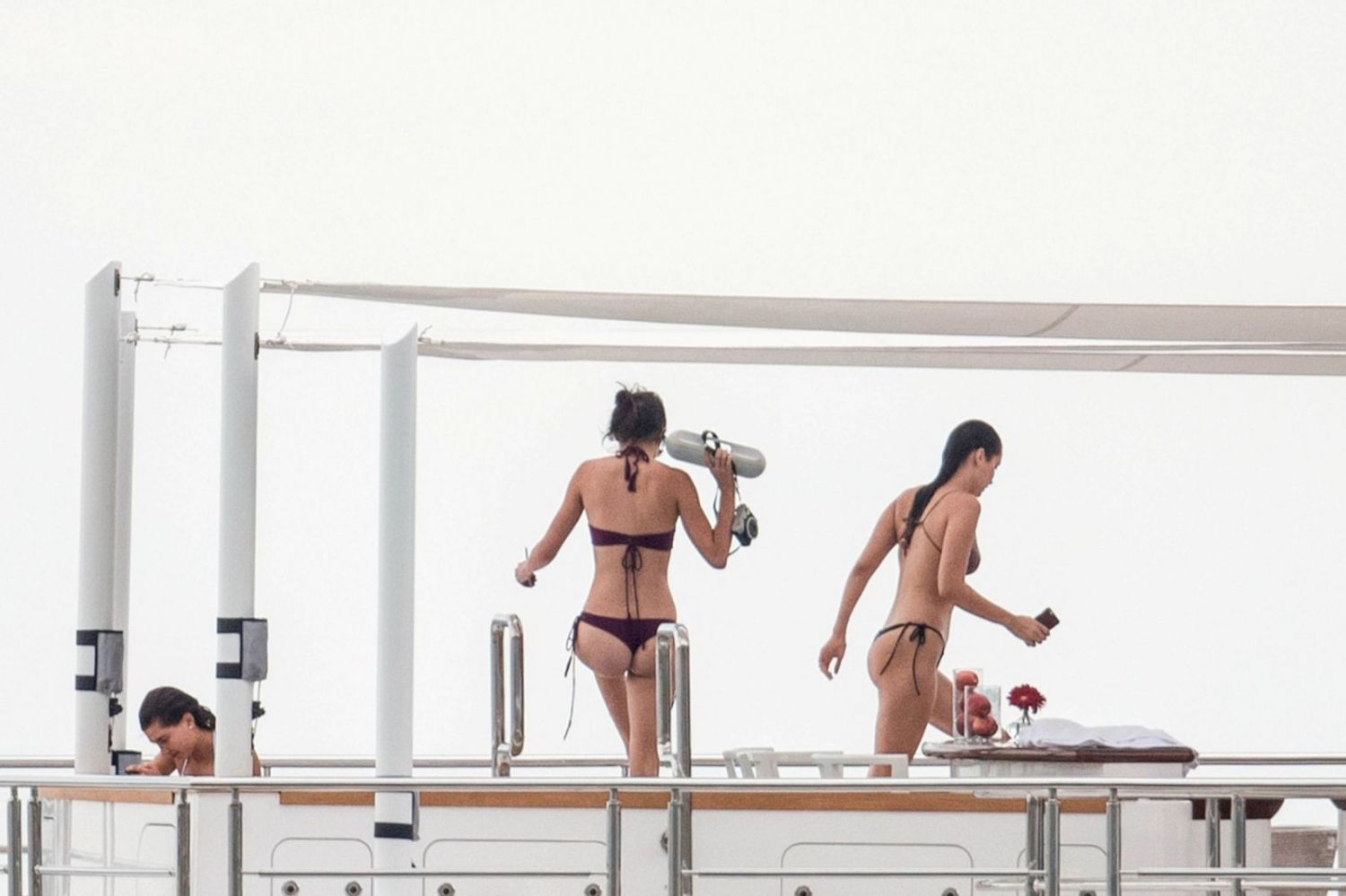 Kendall-Jenner-and-Gigi-Hadid-5