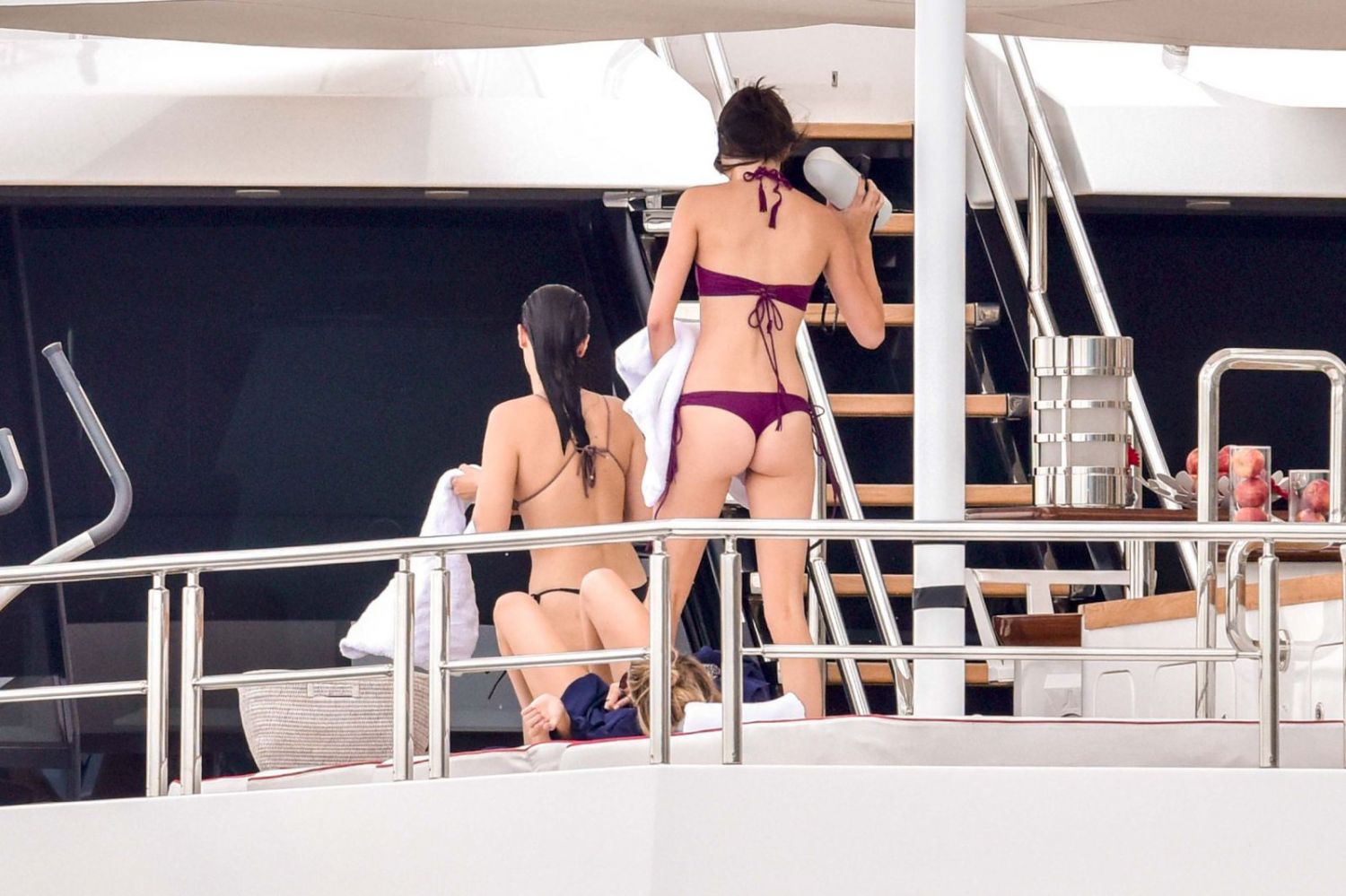 Kendall-Jenner-and-Gigi-Hadid-6