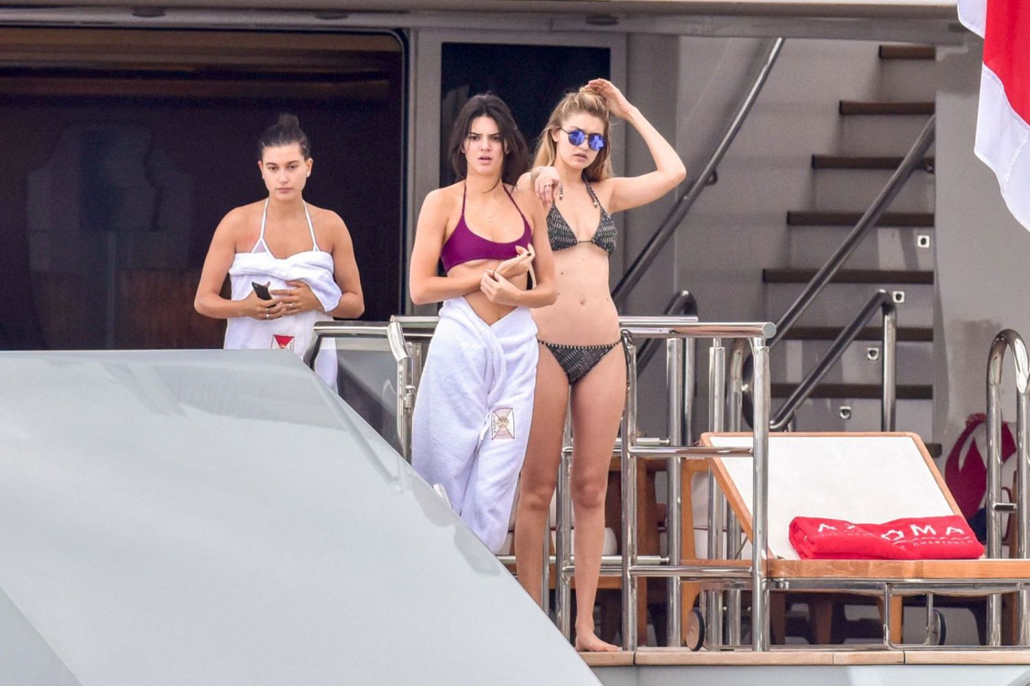 Kendall-Jenner-and-Gigi-Hadid-7