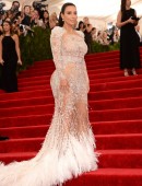 Kim-Kardashian-China-Through-The-Looking-Glass-Costume-Institute-Gala-in-NY-1
