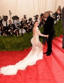 Kim-Kardashian-China-Through-The-Looking-Glass-Costume-Institute-Gala-in-NY-2