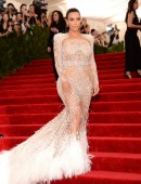 Kim-Kardashian-China-Through-The-Looking-Glass-Costume-Institute-Gala-in-NY-3