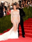 Kim-Kardashian-China-Through-The-Looking-Glass-Costume-Institute-Gala-in-NY-5