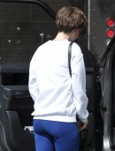 Lily-Collins-Booty-in-Tights-601