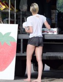 Miley-Cyrus-Out-and-About-in-LA-52