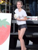 Miley-Cyrus-Out-and-About-in-LA-53