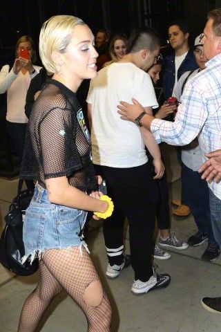 Miley-Cyrus-Out-and-About-in-NY-209