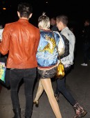 Miley-Cyrus-at-the-Hollywood-Bowl-4