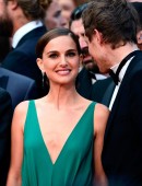 Natalie-Portman-at-the-Premiere-of-Sicario-in-Cannes-2