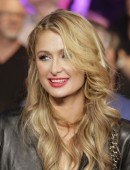 Paris-Hilton-at-the-Mayweather-VS-Pacquiao-in-Las-Vegas-3