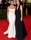 Selena-Gomez-China-Through-The-Looking-Glass-Costume-Institute-Gala-in-NY-4