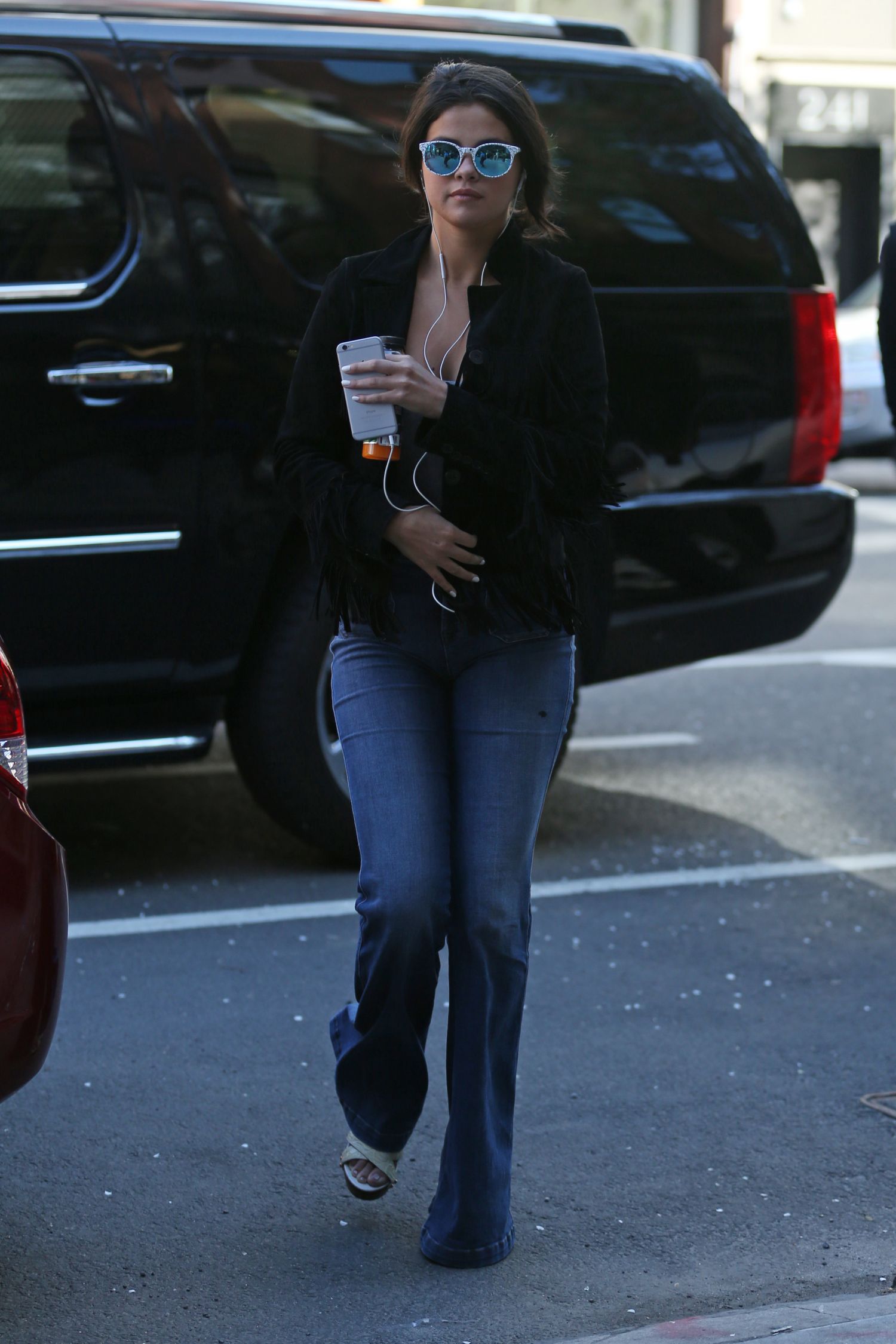Selena-Gomez-Out-and-About-in-NYC-9