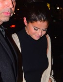 Selena-Gomez-and-Vanessa-Hudgens-Out-for-Dinner-in-NYC-2