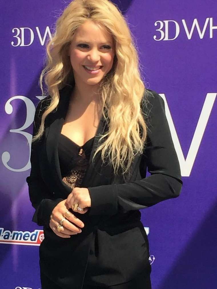 Shakira-European-Launch-of-Oral-B-3D-White-Whitestrips-7