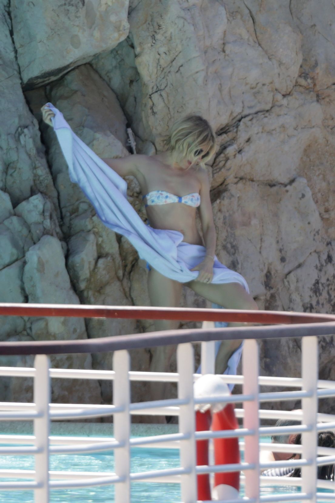Sienna-Miller-in-Bikini-Hotel-Du-Cap-Eden-Roc-Pool-France-1