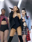 Ariana-Grande-157