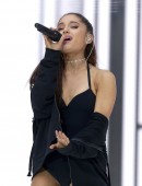 Ariana-Grande-158