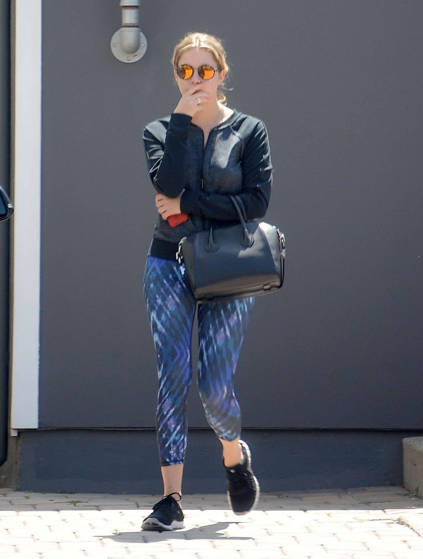 Ashley-Benson-Booty-in-Tights-5