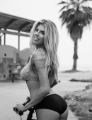 Charlotte-McKinney-459