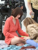 Dakota-Johnson-How-To-Be-SIngle-Movie-Set-in-NYC-12