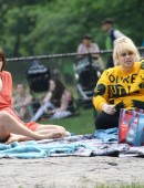 Dakota-Johnson-How-To-Be-SIngle-Movie-Set-in-NYC-2