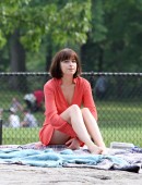 Dakota-Johnson-How-To-Be-SIngle-Movie-Set-in-NYC-4