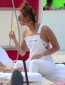 Hailey-Baldwin-in-Bikini-6
