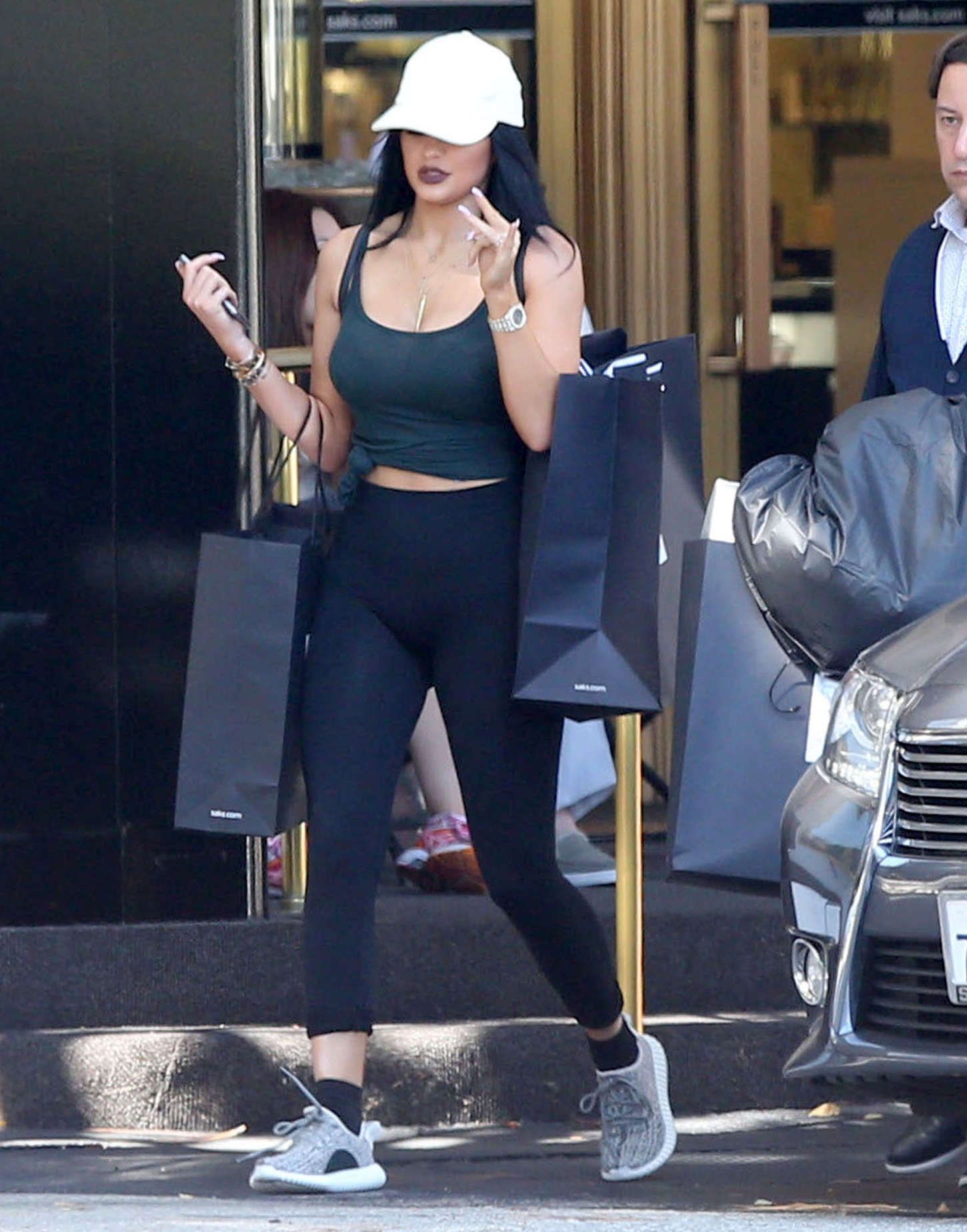 Kylie-Jenner-Booty-in-Tights-522