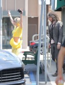 Miley-Cyrus-in-Yellow-Tights-2