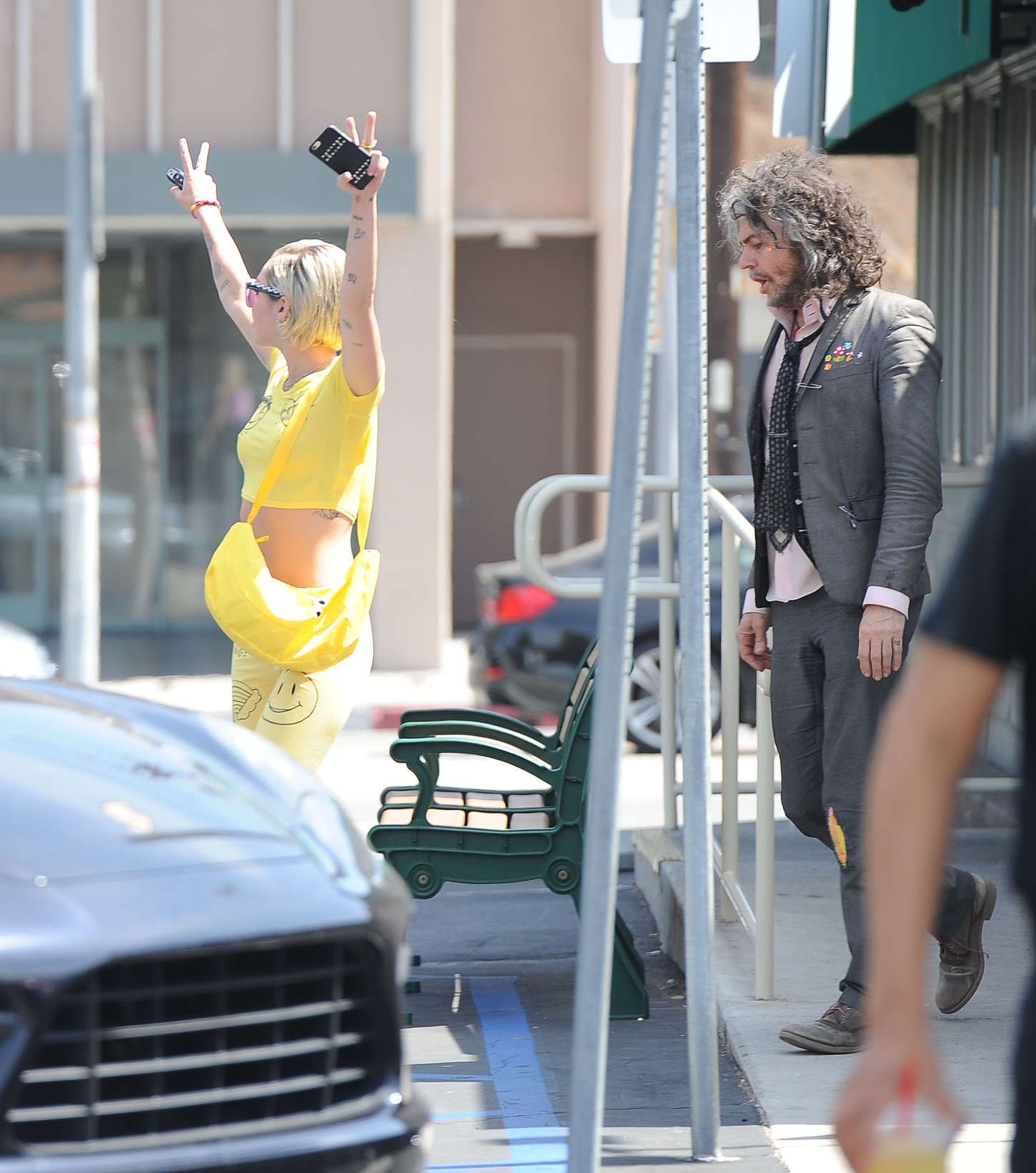 Miley-Cyrus-in-Yellow-Tights-2