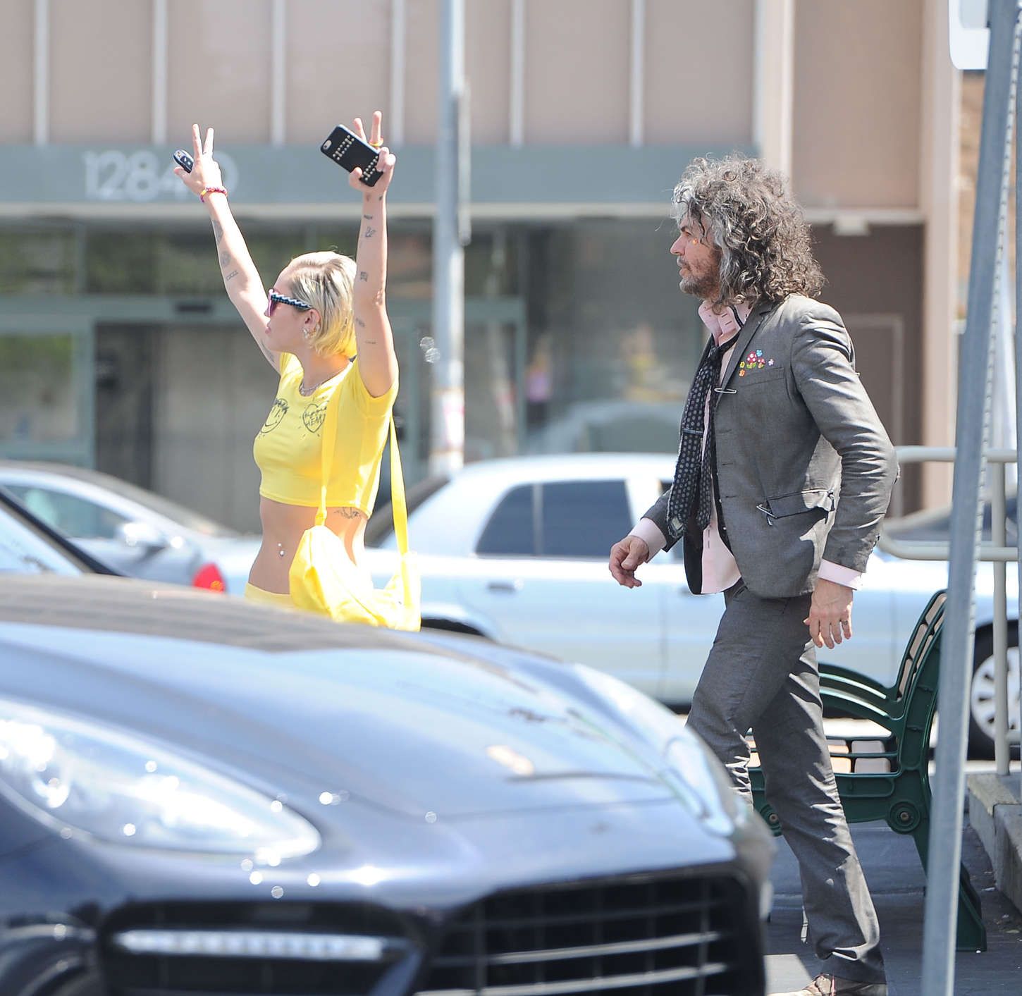 Miley-Cyrus-in-Yellow-Tights-3