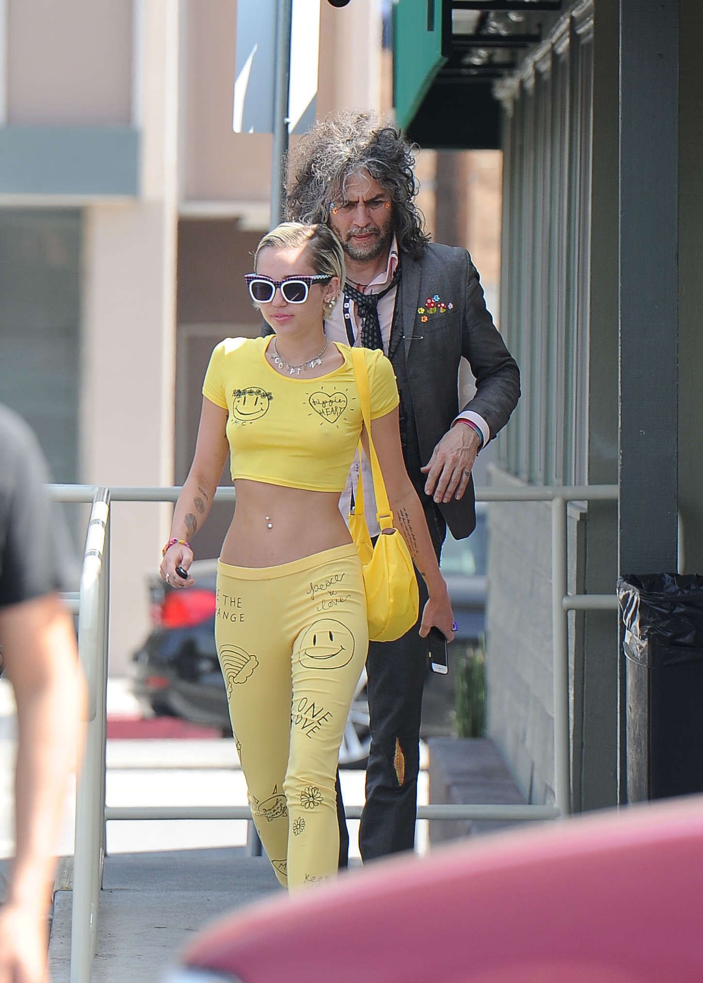Miley-Cyrus-in-Yellow-Tights-4