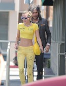 Miley-Cyrus-in-Yellow-Tights-6