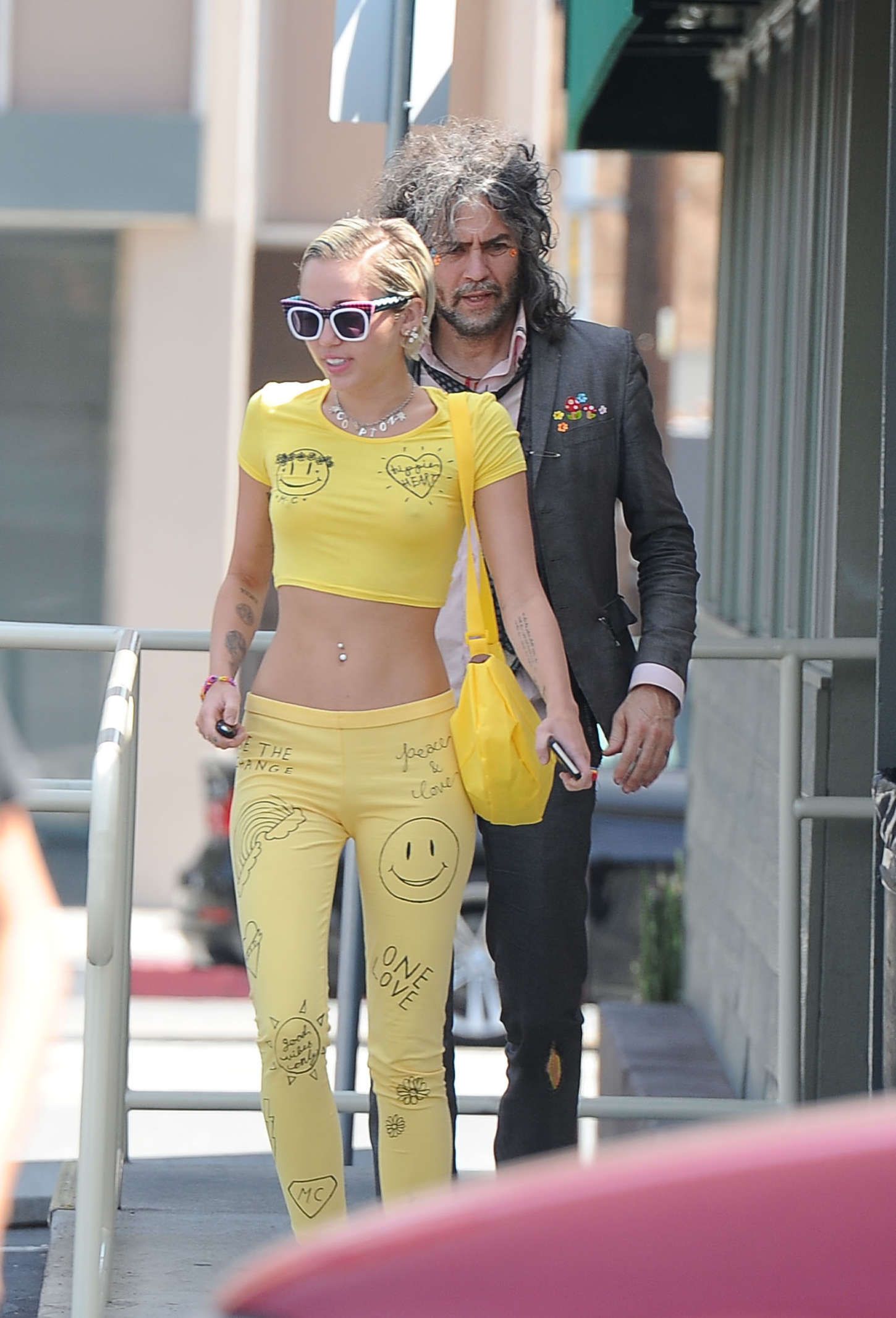 Miley-Cyrus-in-Yellow-Tights-6