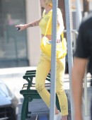 Miley-Cyrus-in-Yellow-Tights-7