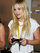Olivia-Holt-422