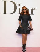Rihanna-Dior-Fashion-Show-in-Tokyo-6