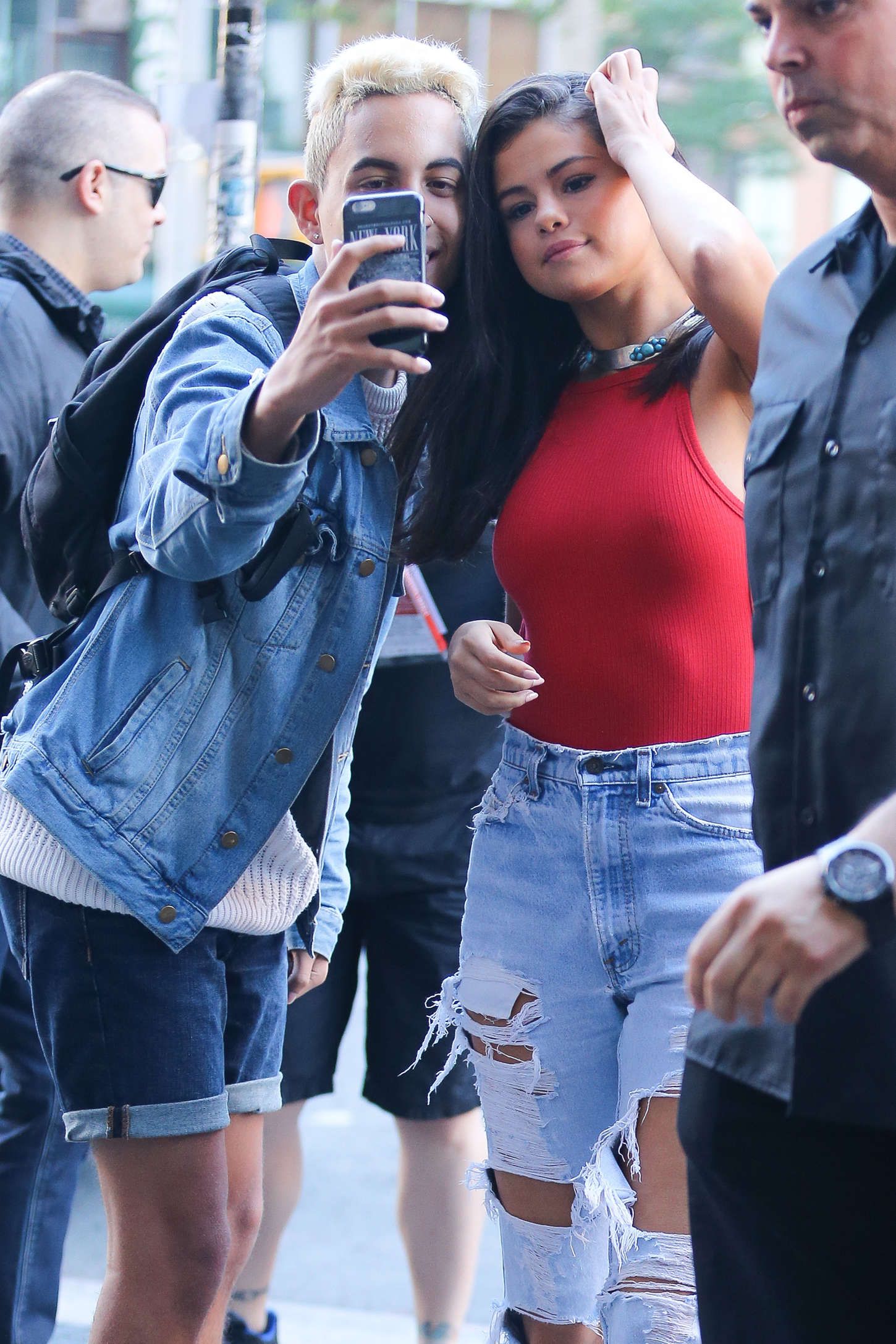 Selena-Gomez-in-Ripped-Jeans-17