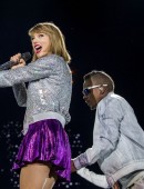 Taylor-Swift-Performing-in-Philadelphia-June-2015-5