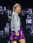Taylor-Swift-Performing-in-Philadelphia-June-2015-7