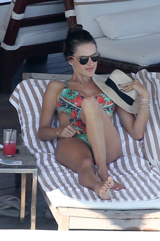 Alessandra-Ambrosio-Swimsuit-Candids-in-Rio-de-Janeiro-10