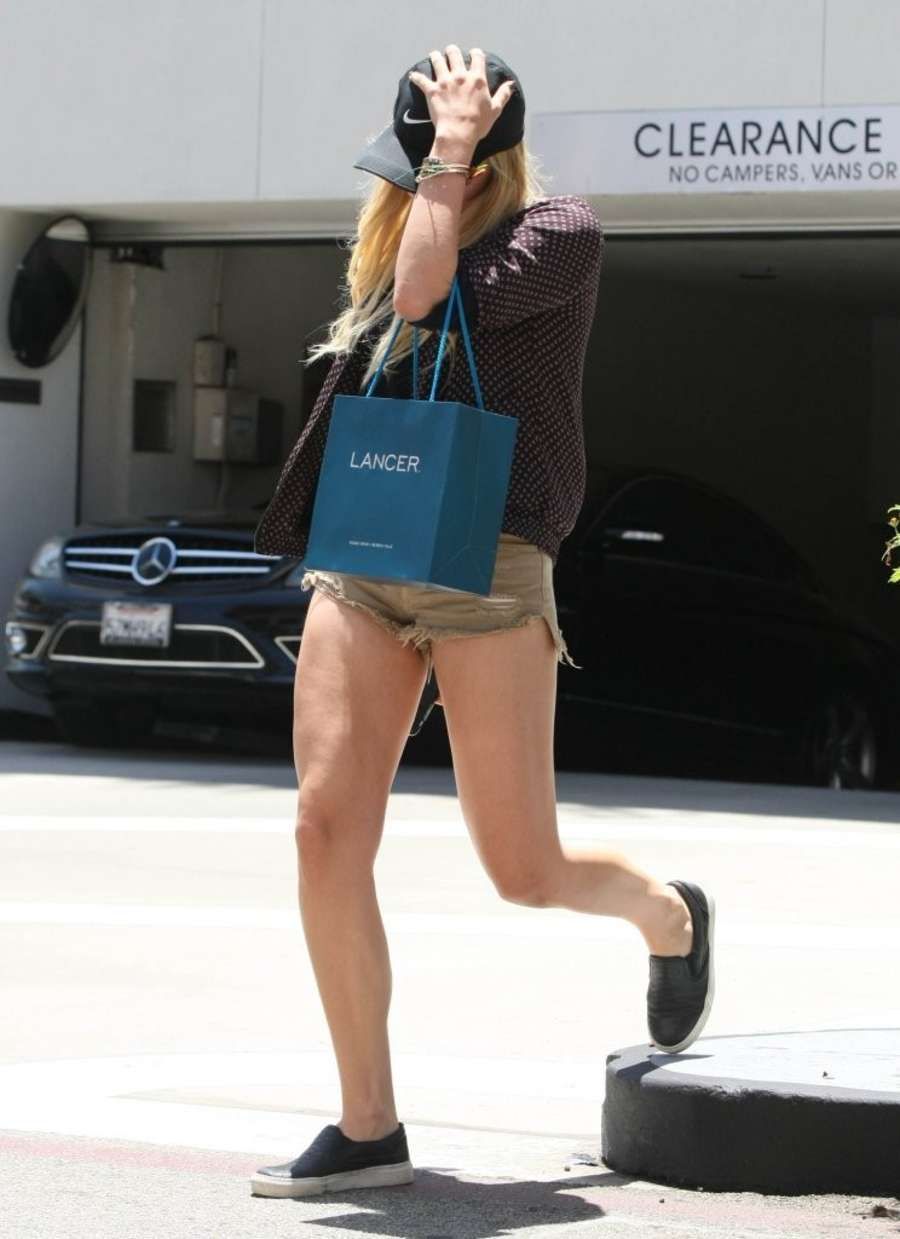 Chloe-Moretz-Leggy-in-Shorts-705