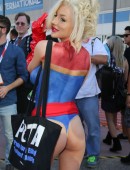 Courtney-Stodden-Promoting-PETA-at-Comic-Con-10