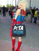 Courtney-Stodden-Promoting-PETA-at-Comic-Con-3
