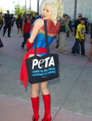 Courtney-Stodden-Promoting-PETA-at-Comic-Con-5