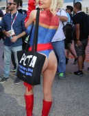 Courtney-Stodden-Promoting-PETA-at-Comic-Con-7